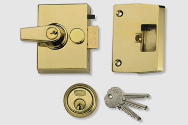 Nightlatch installation by Balham master locksmith